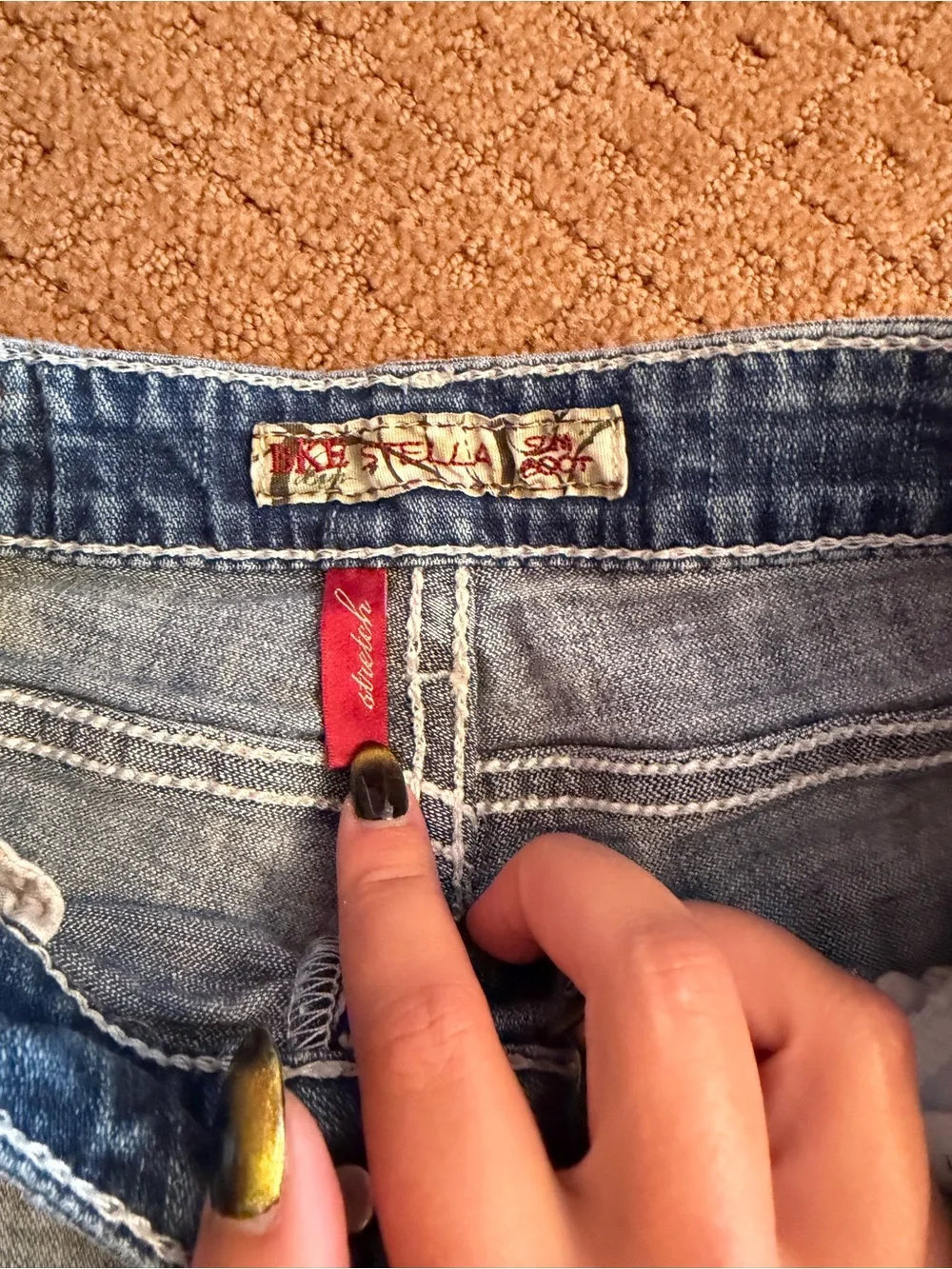 BKE Low Rise Cutoff Medium Wash Distressed Denim Shorts Women’s Size 28